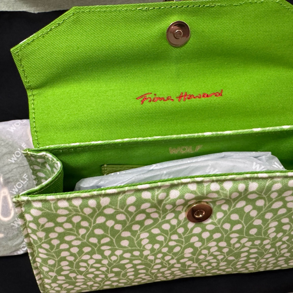 WOLF Green and White Patterned Accessory - Picture 2 of 3